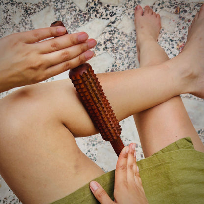 Fascia release roller