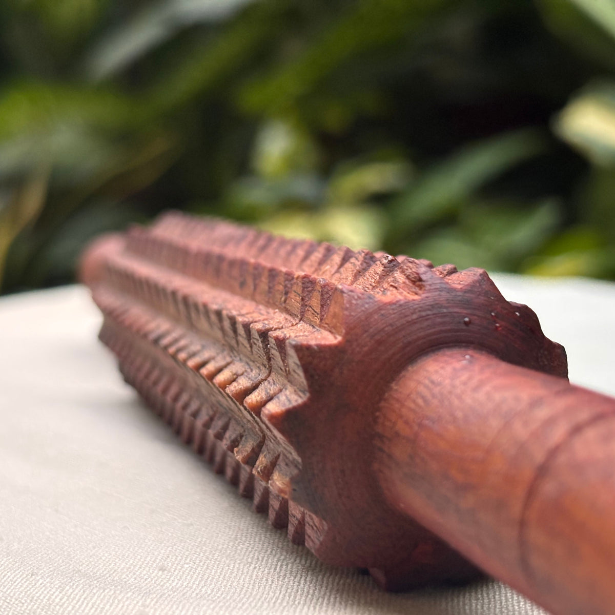 Fascia release roller