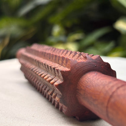 Fascia release roller
