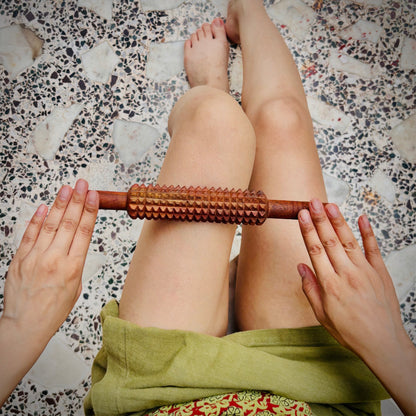 Fascia release roller