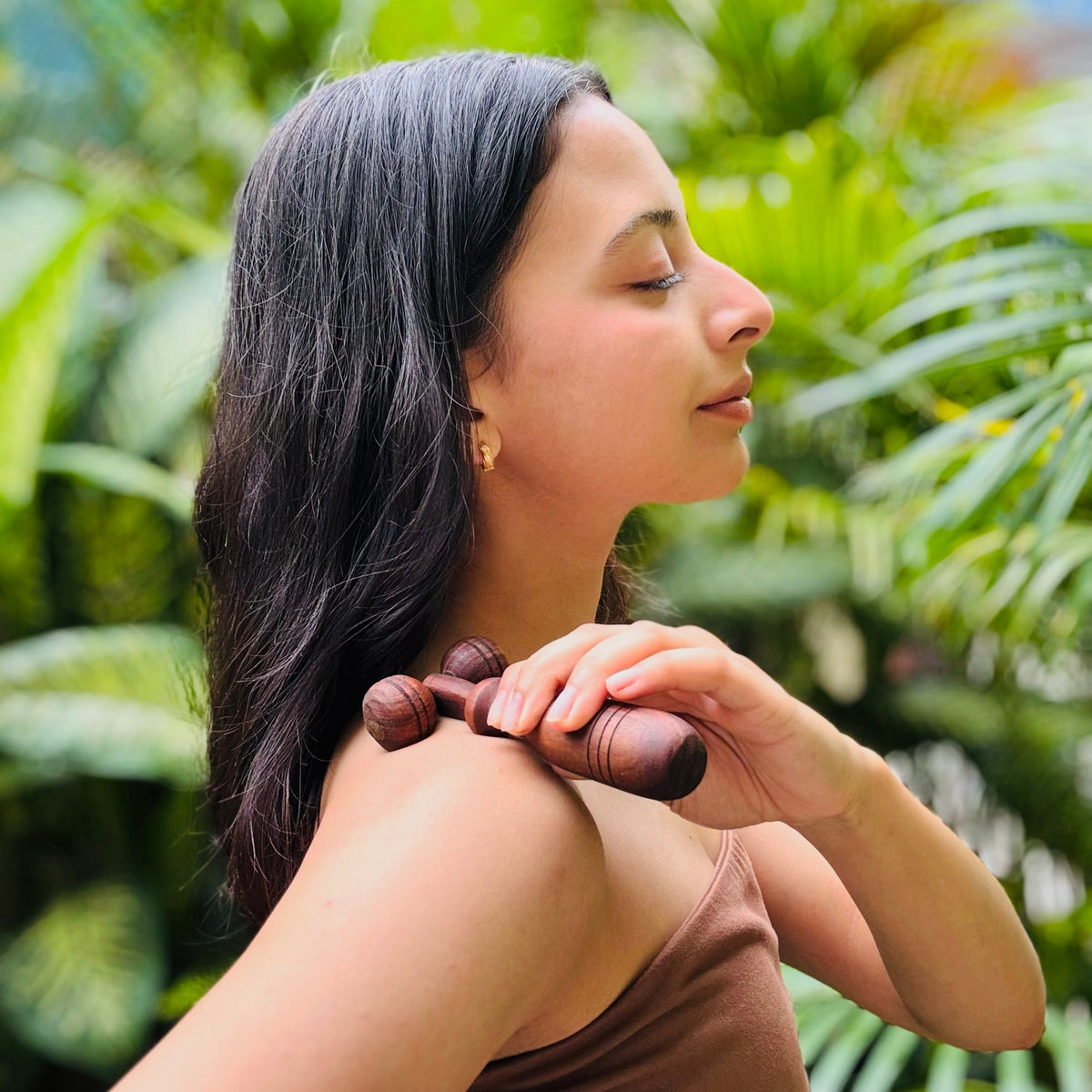 Wooden facial massage roller